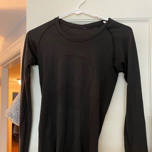 Black long sleeve lululemon workout shirt